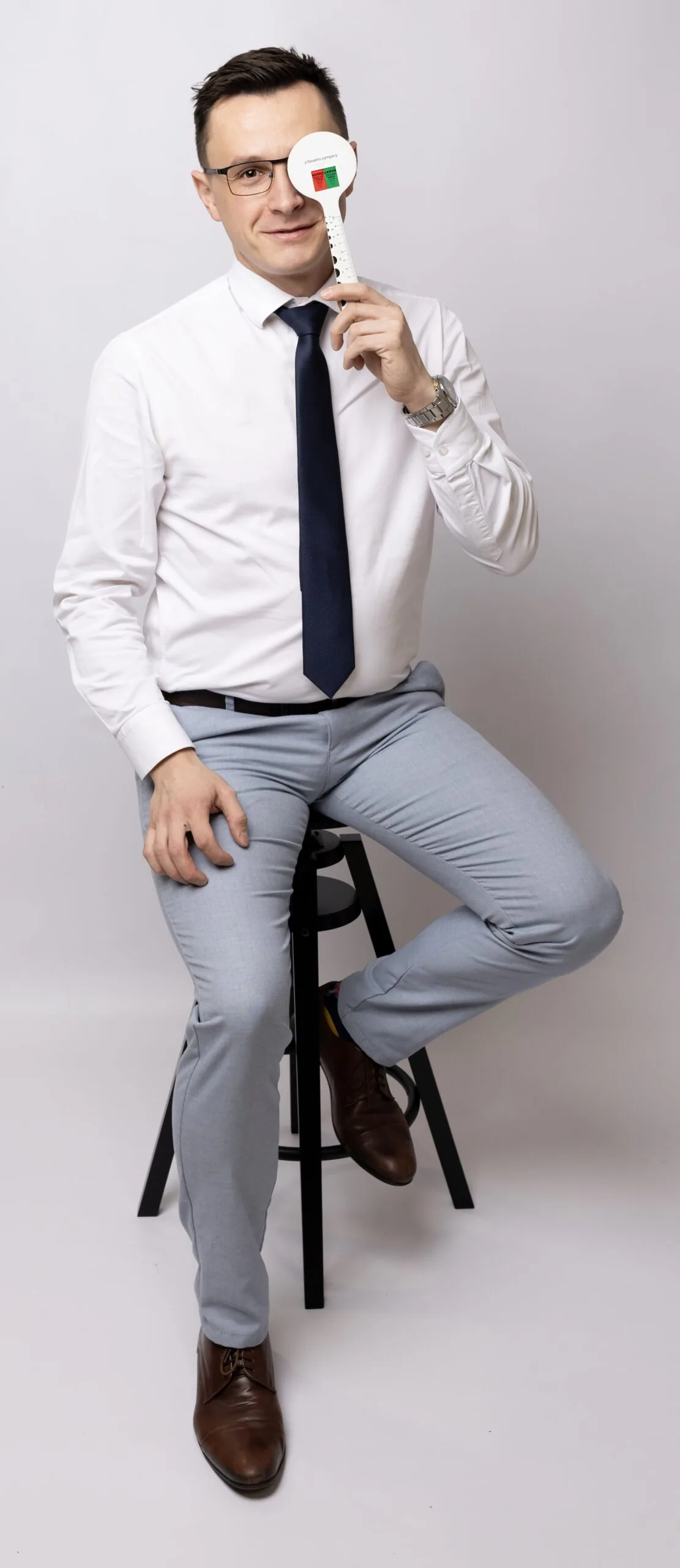 Tomasz Koban, optometrysta, prowadzi badania wzroku w Jelczu-Laskowicach